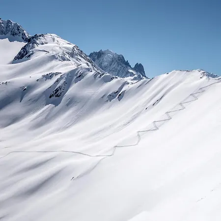 Benoit - Modern 8 Pax Free Parking Mountain View - By Cozee شاليه *