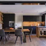 Benoit - Modern 8 Pax Free Parking Mountain View - By Cozee *