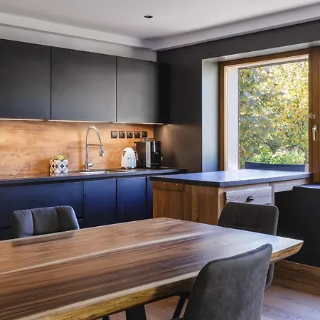 Chalet Benoit - Modern 8 Pax Free Parking Mountain View - By Cozee Chamonix