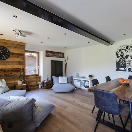 木屋 Benoit - Modern 8 Pax Free Parking Mountain View - By Cozee *