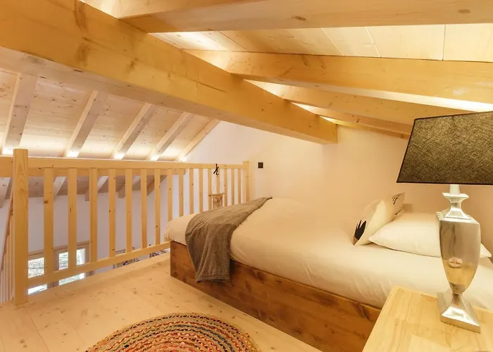 Chalet Benoit - Modern 8 Pax Free Parking Mountain View - By Cozee *